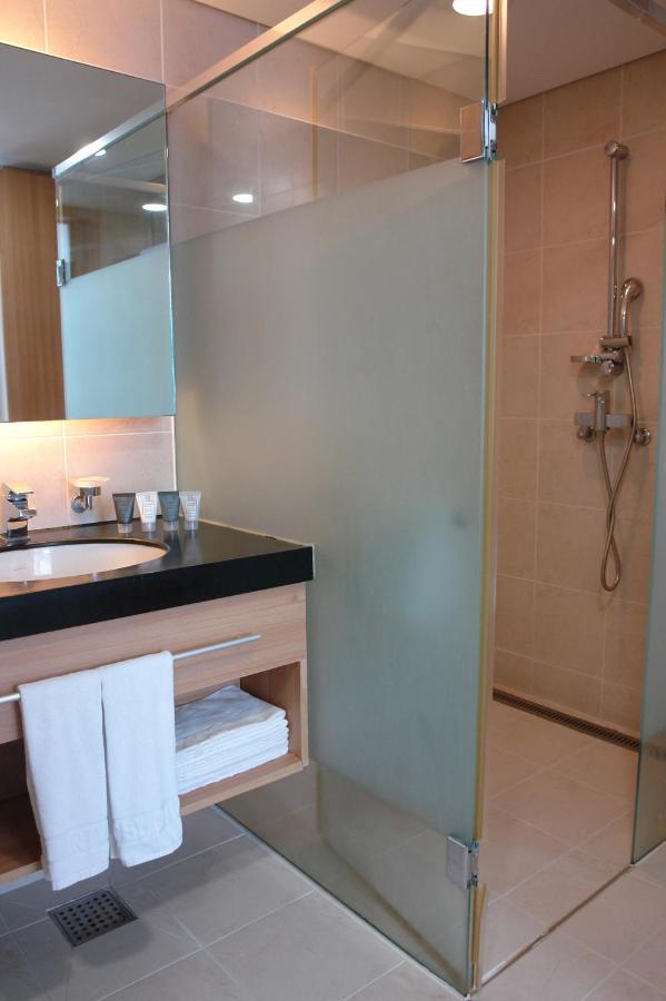 Hotel Riviera Кодже Екстериор снимка