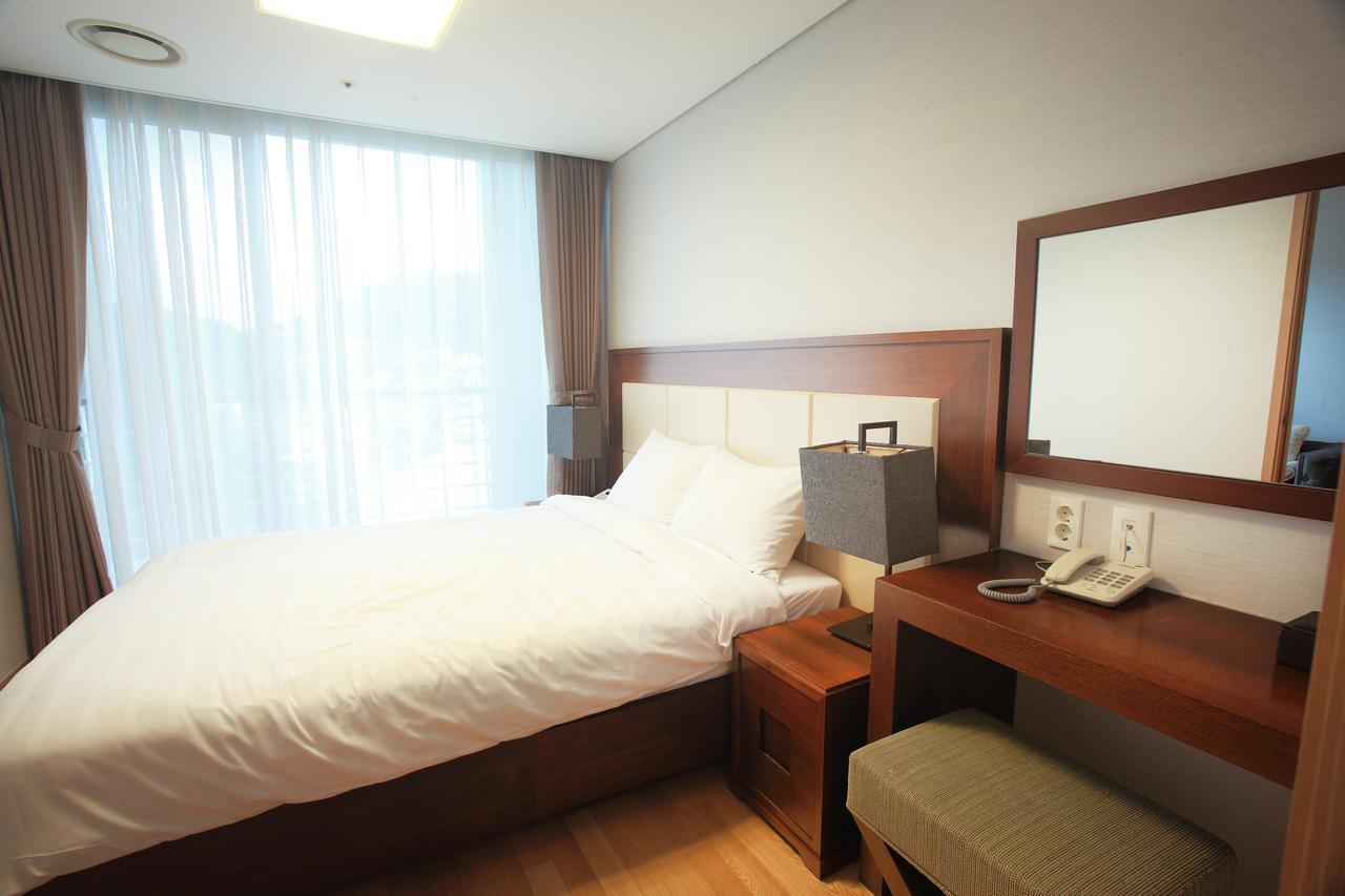 Hotel Riviera Кодже Екстериор снимка