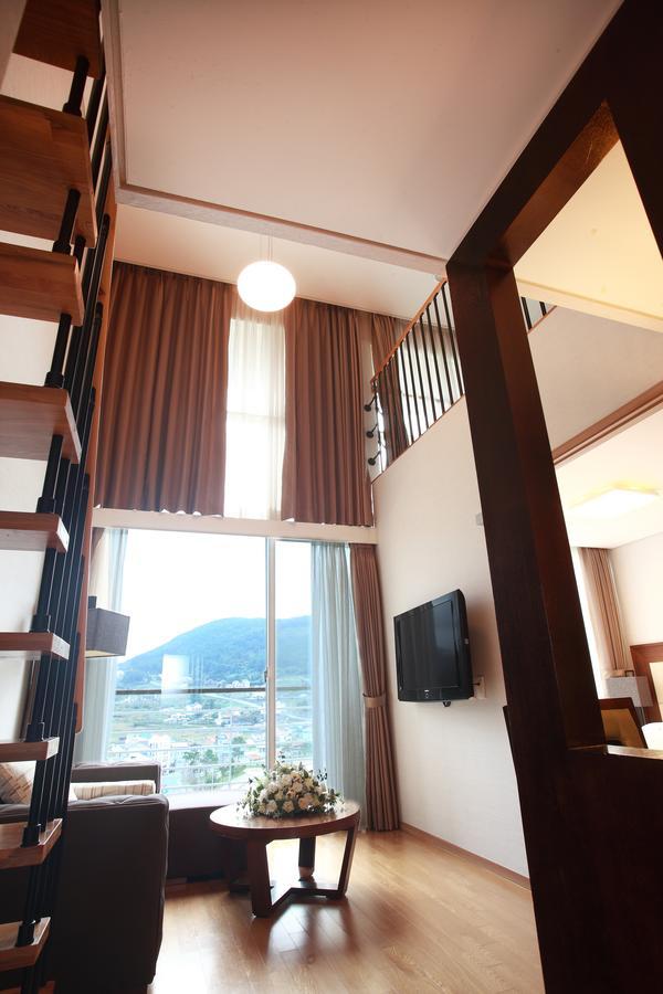 Hotel Riviera Кодже Екстериор снимка