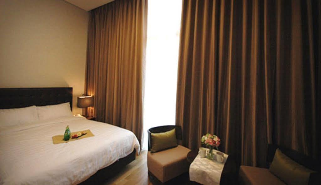 Hotel Riviera Кодже Екстериор снимка