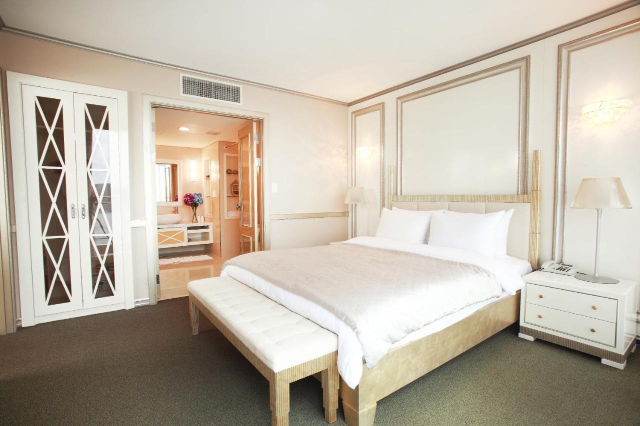 Hotel Riviera Кодже Екстериор снимка