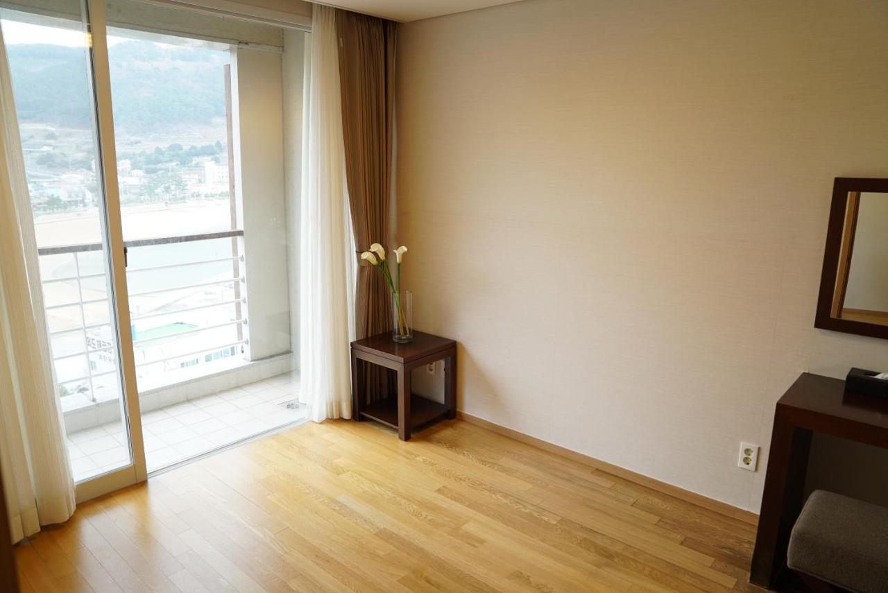 Hotel Riviera Кодже Екстериор снимка