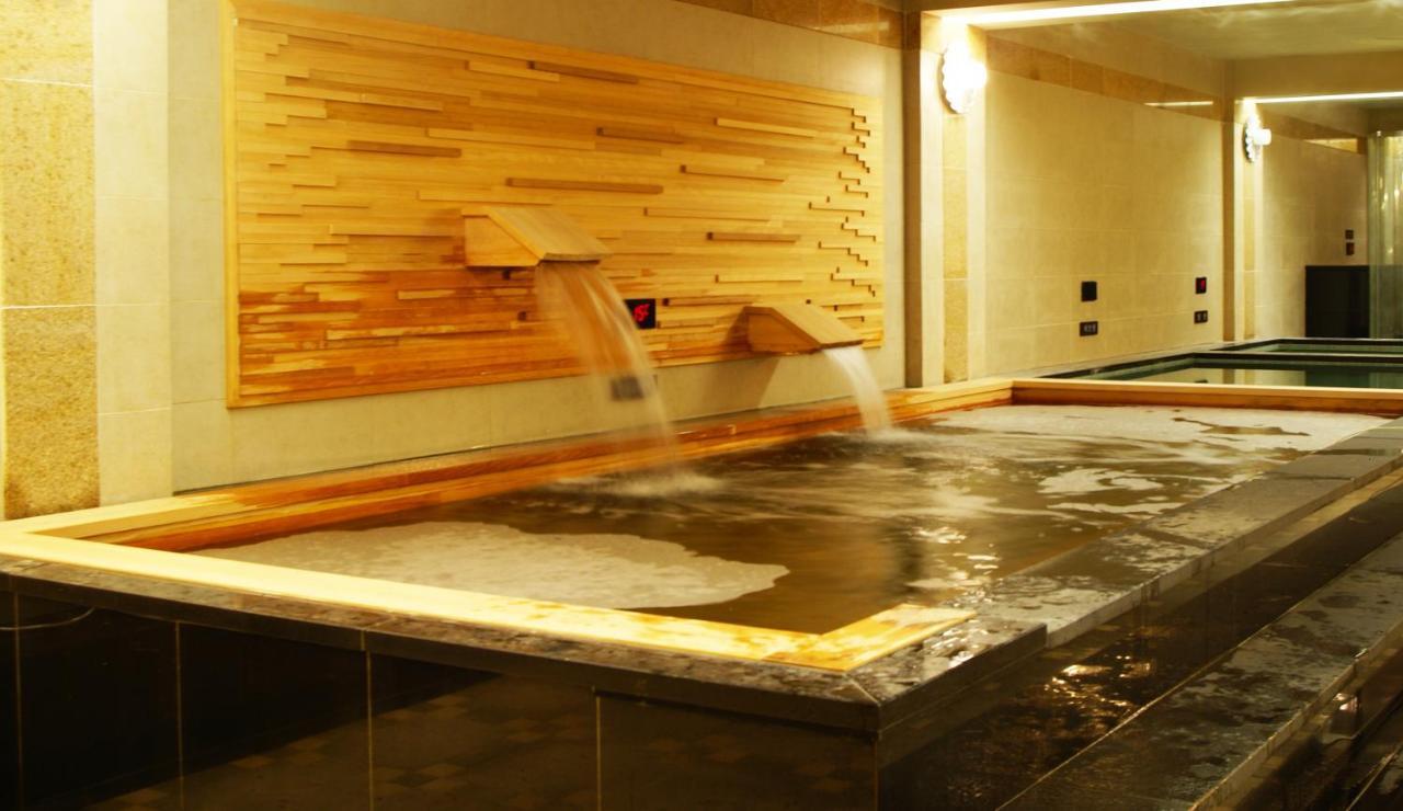 Hotel Riviera Кодже Екстериор снимка